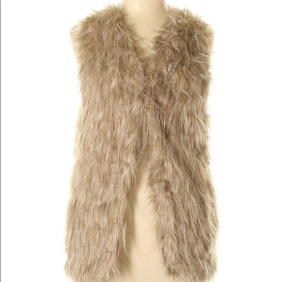Sebby Nordstrom Tan Faux Fur Vest Size Medium - Picture 3 of 5